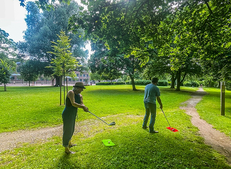 Groepsactiviteit stadsgolf Diest park heylen