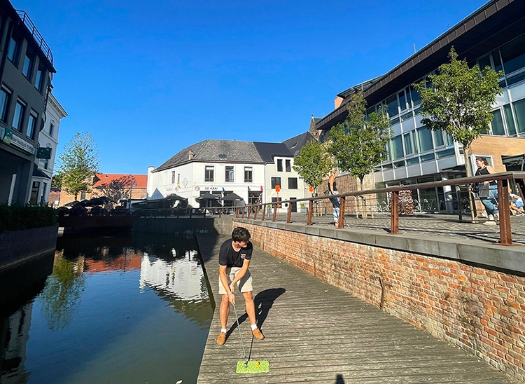 city golf in actie aan de kaai in Diest