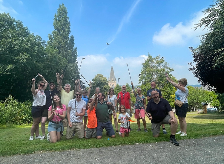 stadsgolf groepsfoto in Geraardsbergen tijdens groepsactiviteit