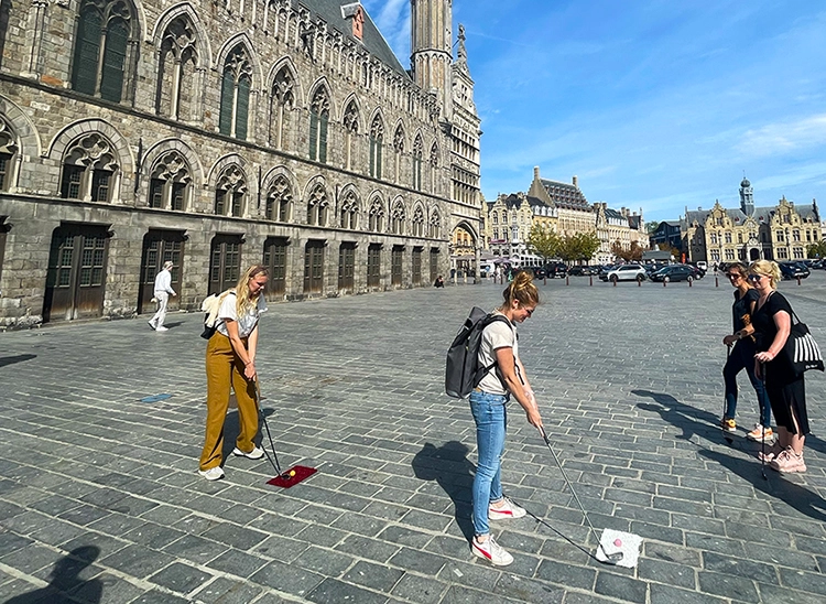 Stadsgolf als teambuilding in Ieper